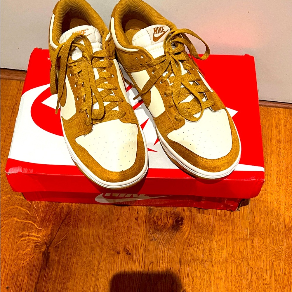 Nike Womens Golden Cocunut and Off White Dunks